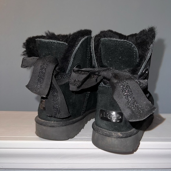 UGG Bailey bow short boot - Picture 1 of 5
